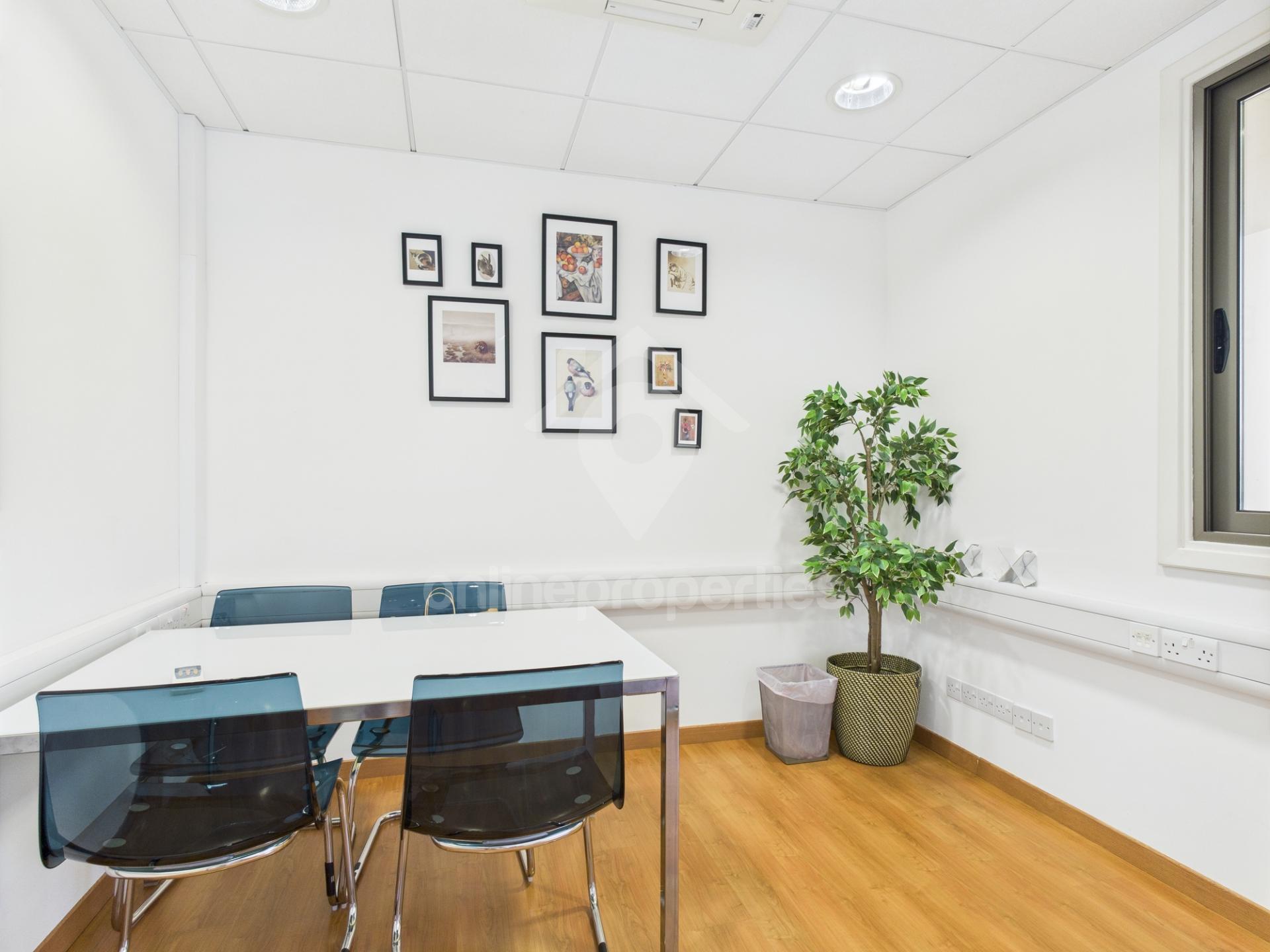 To change image, hover mouse over thumbnails below