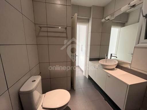 To change image, hover mouse over thumbnails below