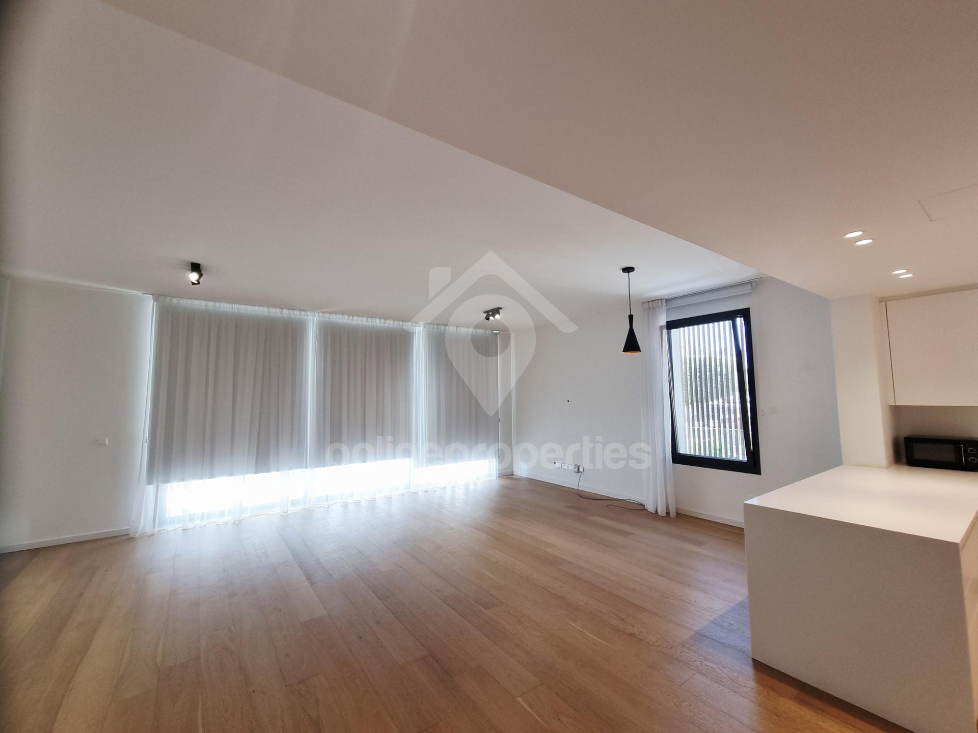 To change image, hover mouse over thumbnails below