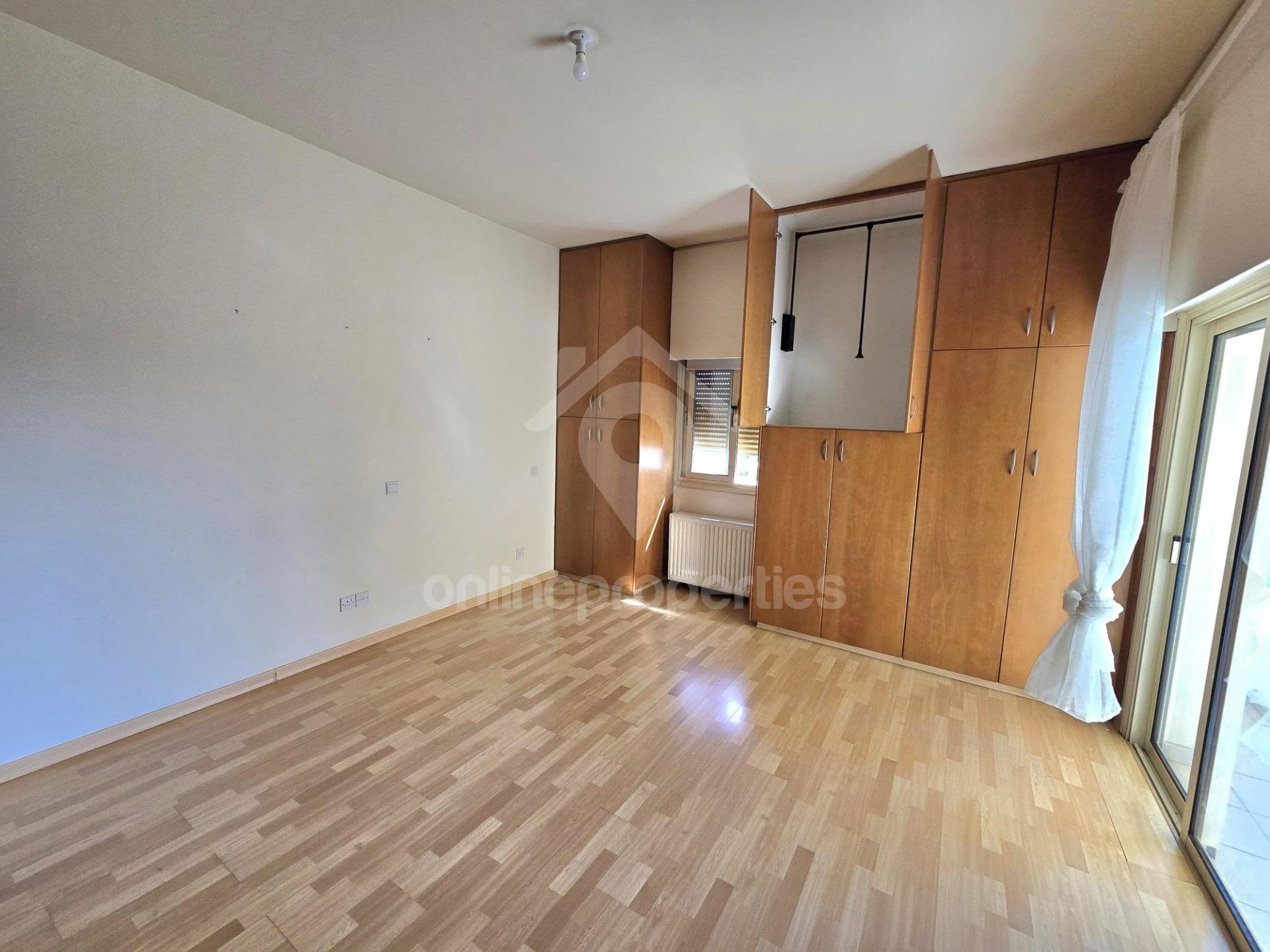 To change image, hover mouse over thumbnails below