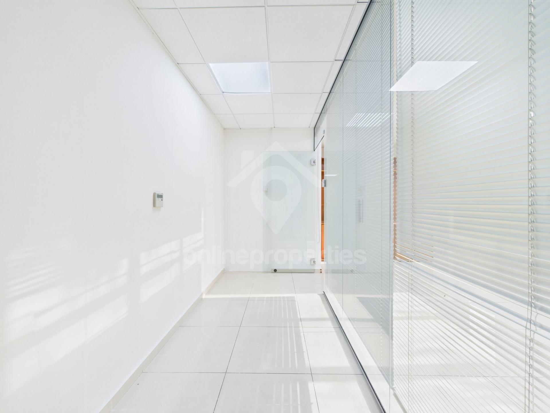 To change image, hover mouse over thumbnails below