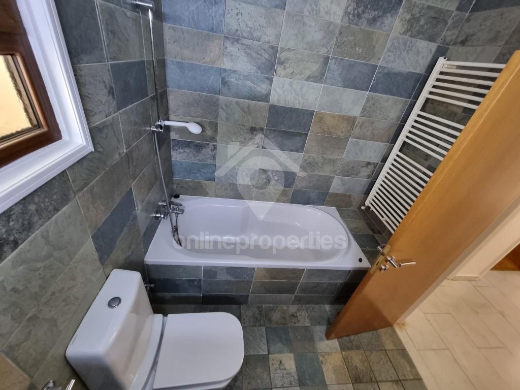 To change image, hover mouse over thumbnails below