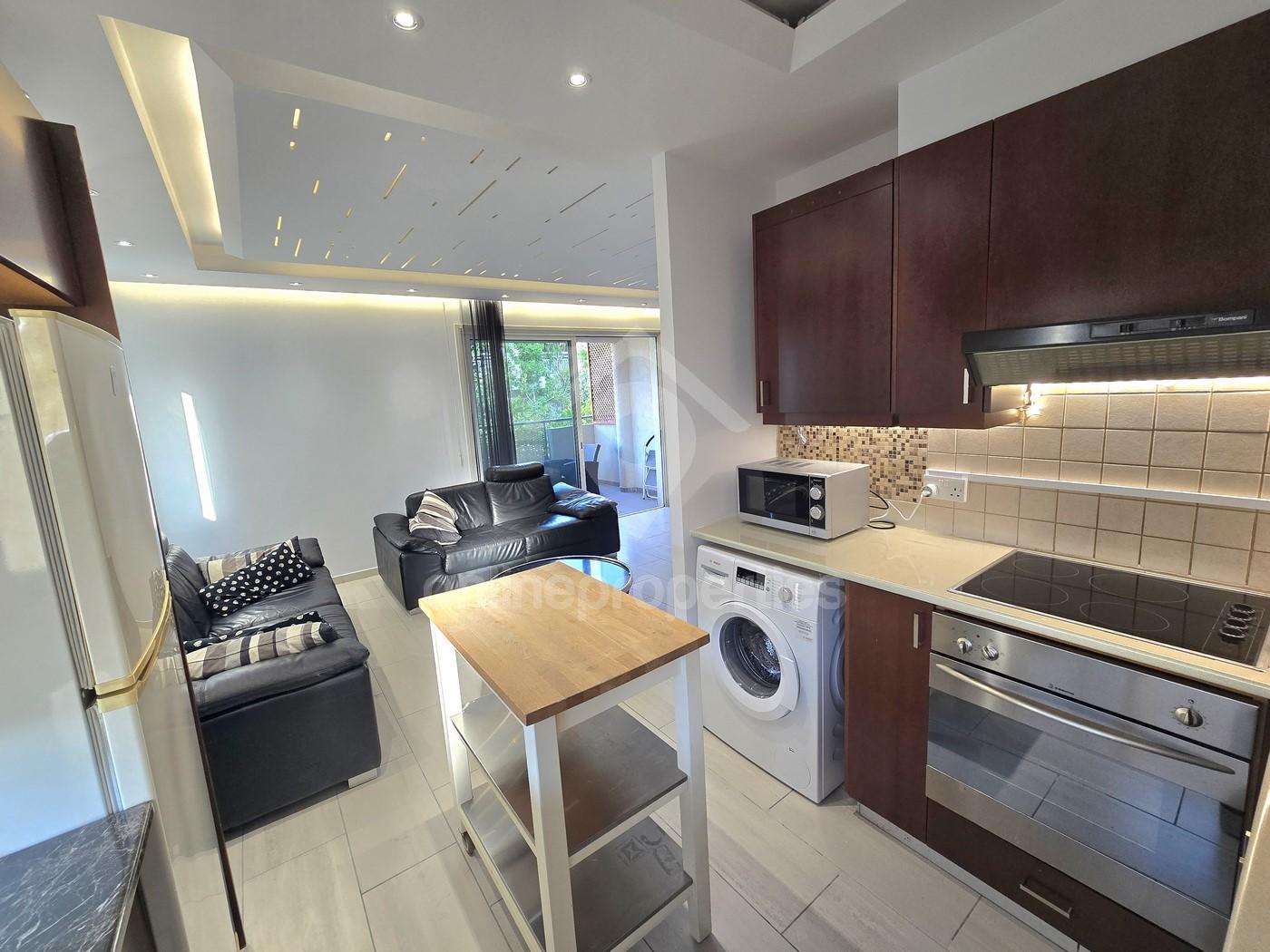 To change image, hover mouse over thumbnails below