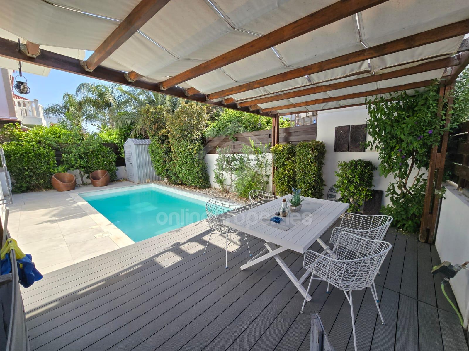 To change image, hover mouse over thumbnails below