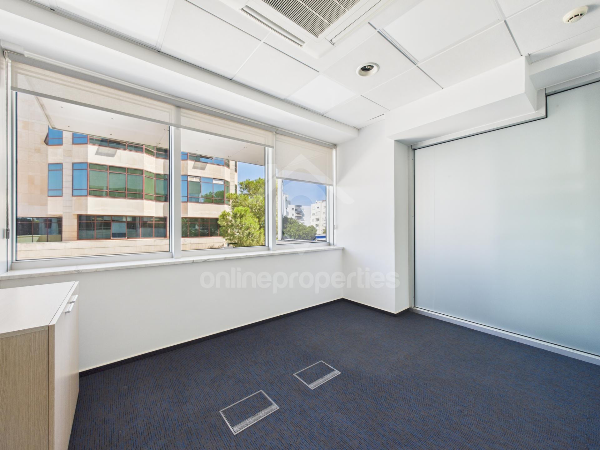 To change image, hover mouse over thumbnails below