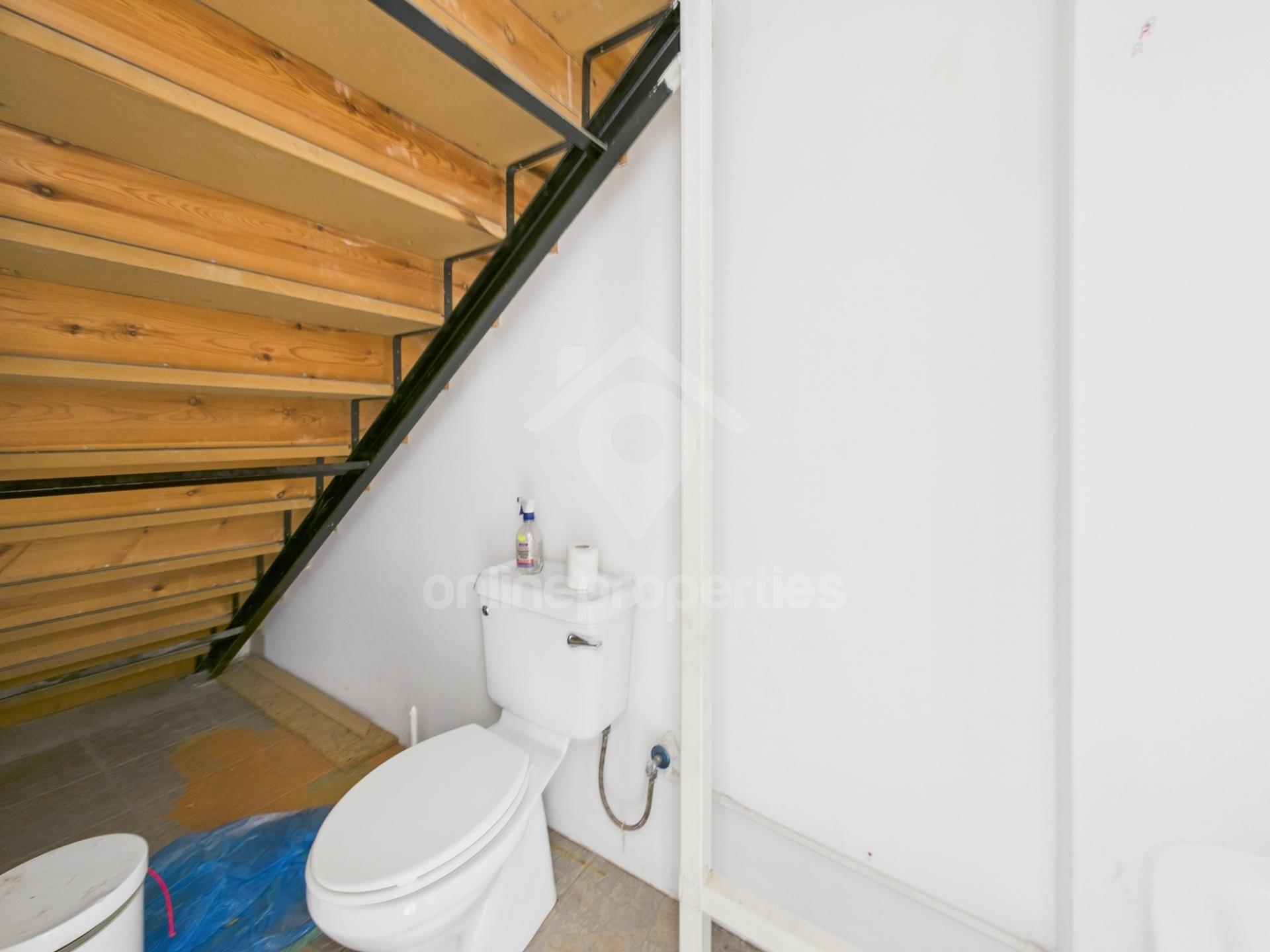 To change image, hover mouse over thumbnails below