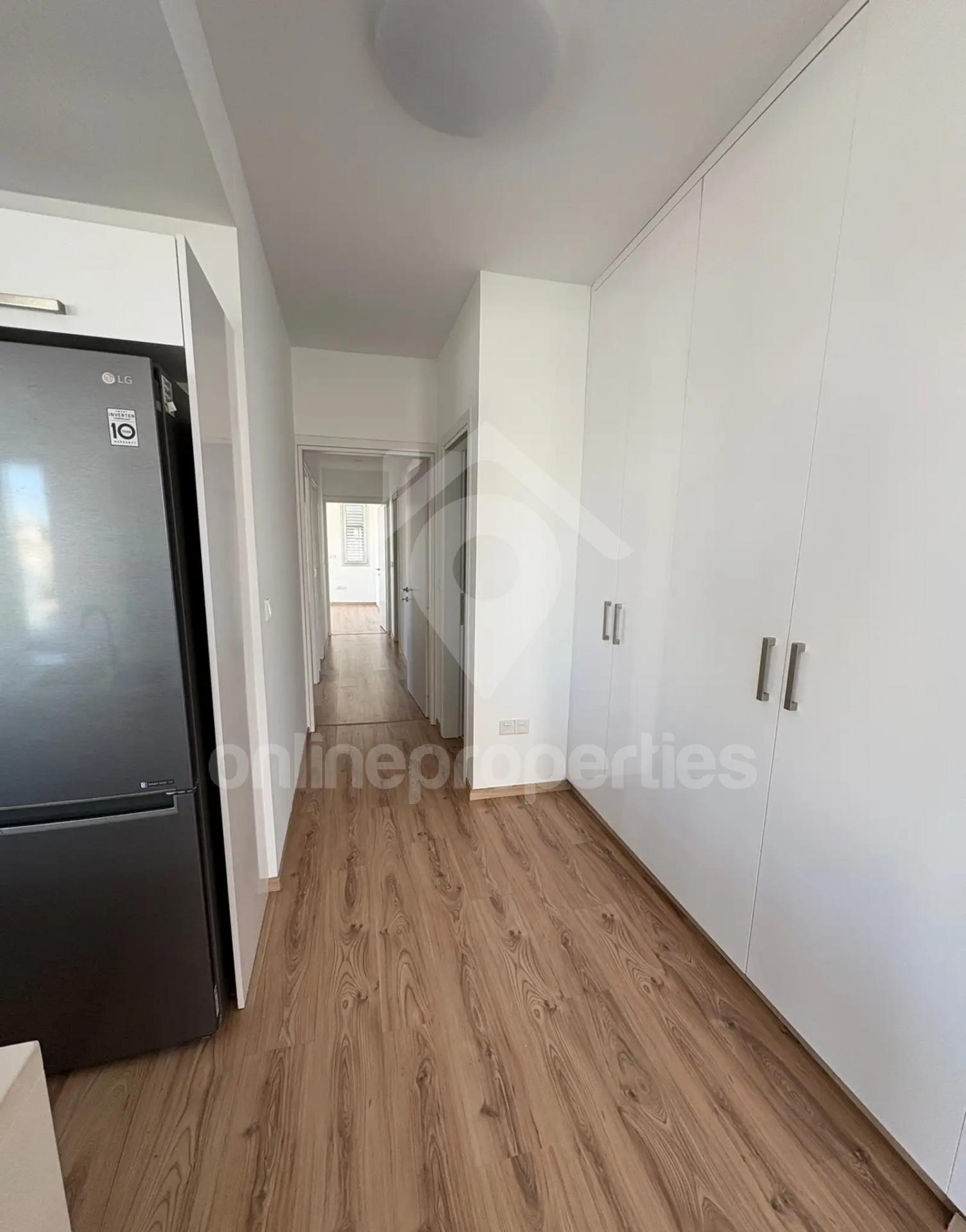 To change image, hover mouse over thumbnails below