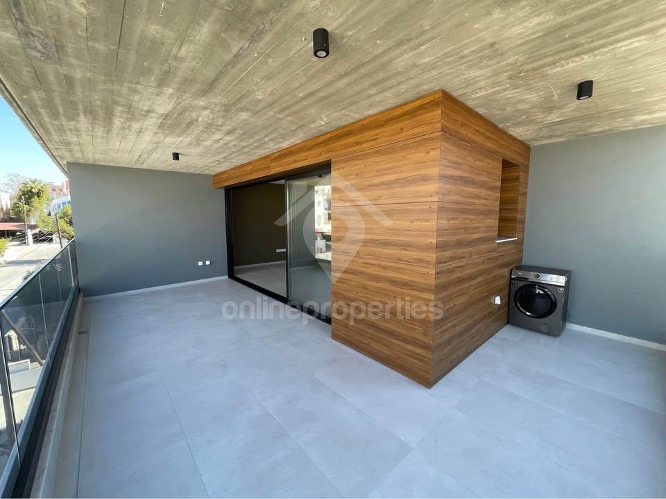 To change image, hover mouse over thumbnails below