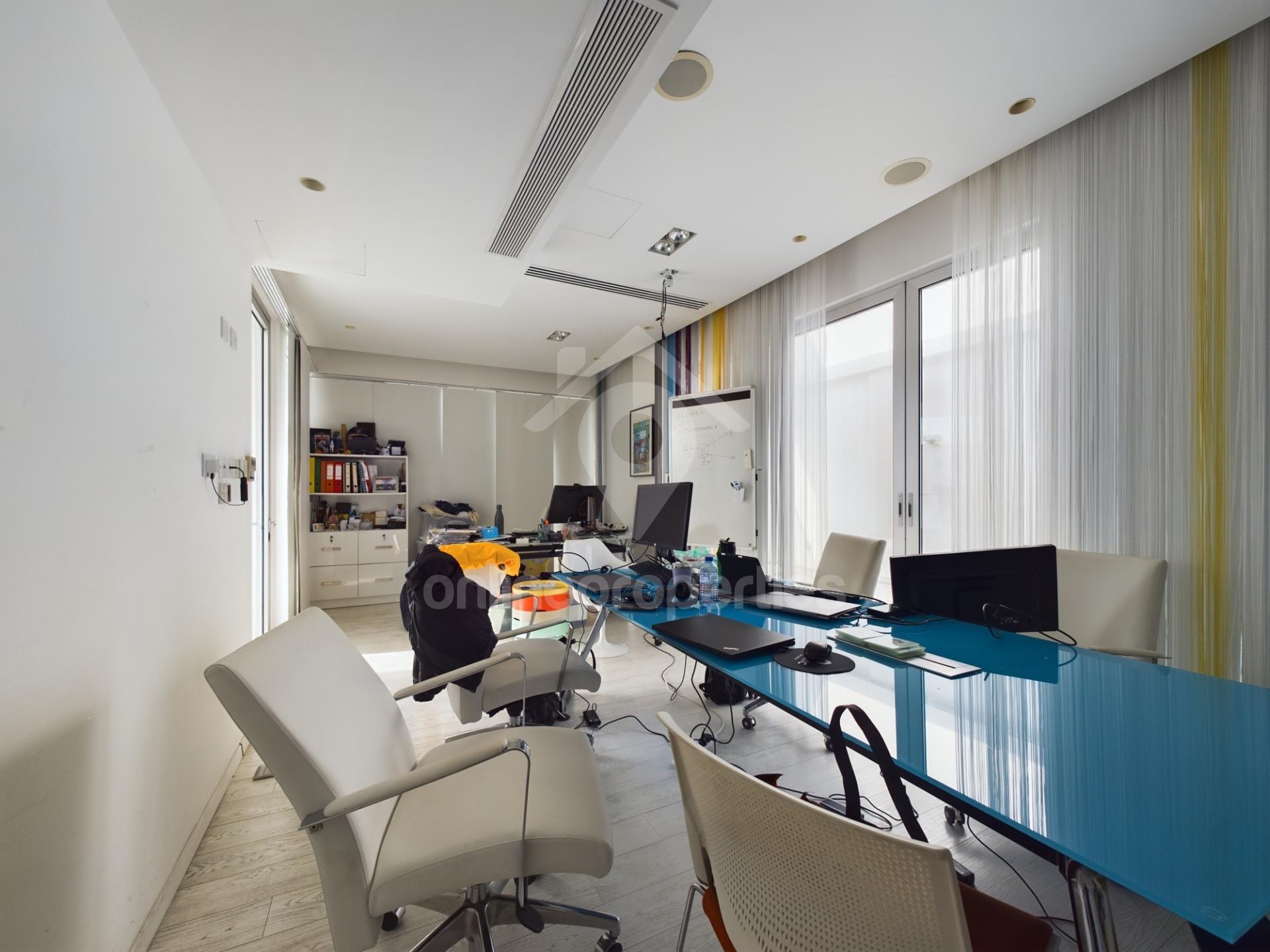 To change image, hover mouse over thumbnails below