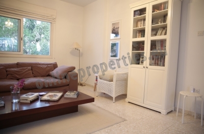 To change image, hover mouse over thumbnails below