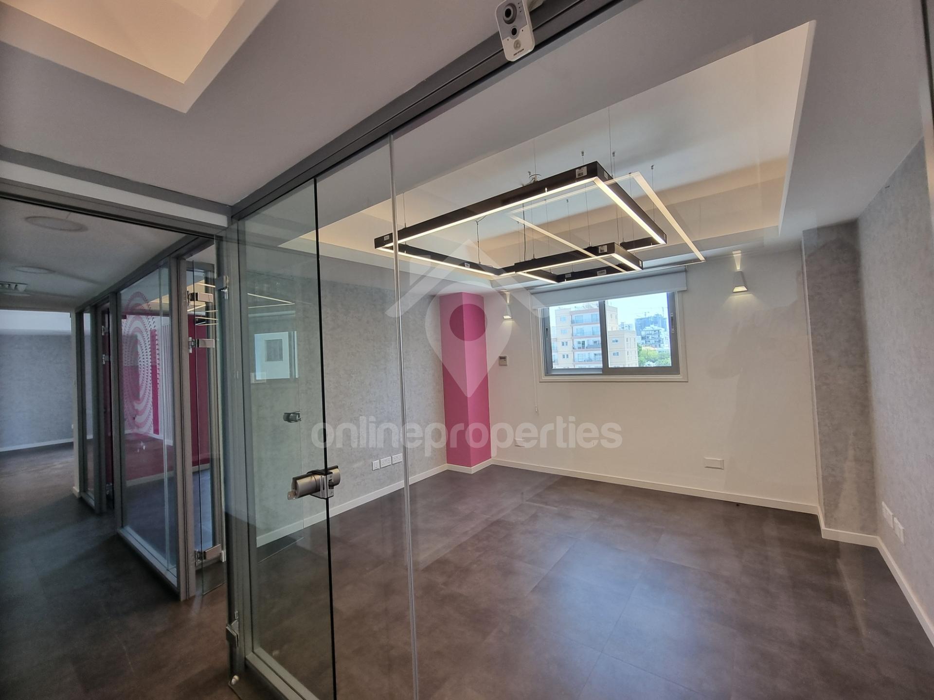 To change image, hover mouse over thumbnails below