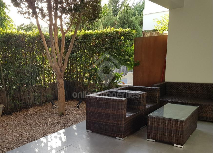 To change image, hover mouse over thumbnails below