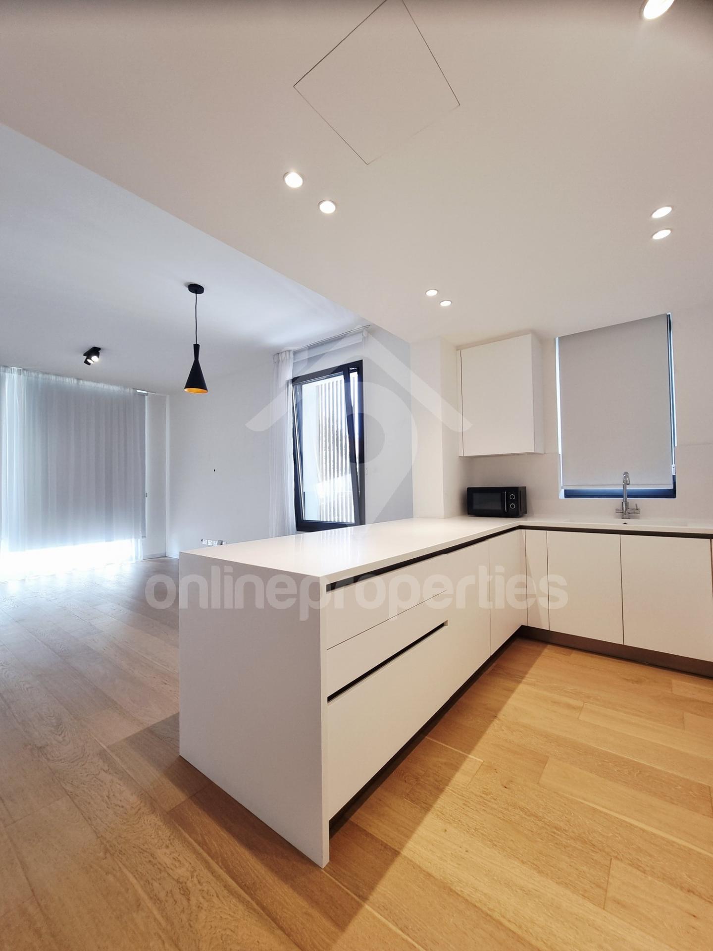 To change image, hover mouse over thumbnails below