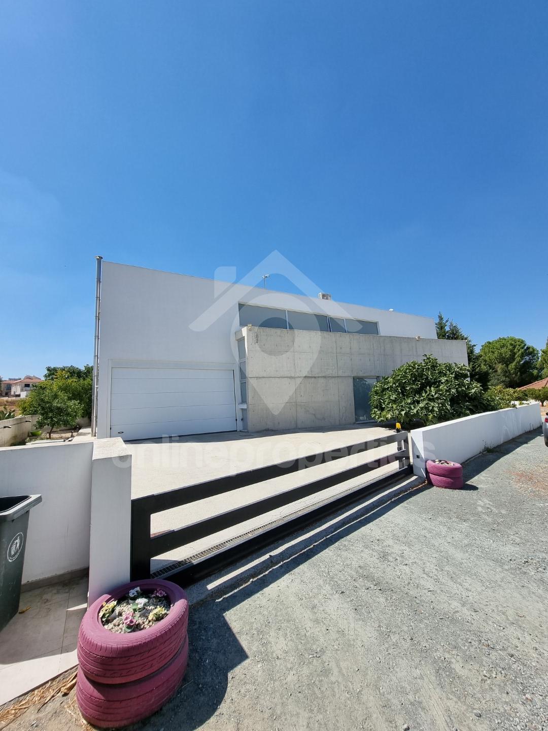 To change image, hover mouse over thumbnails below