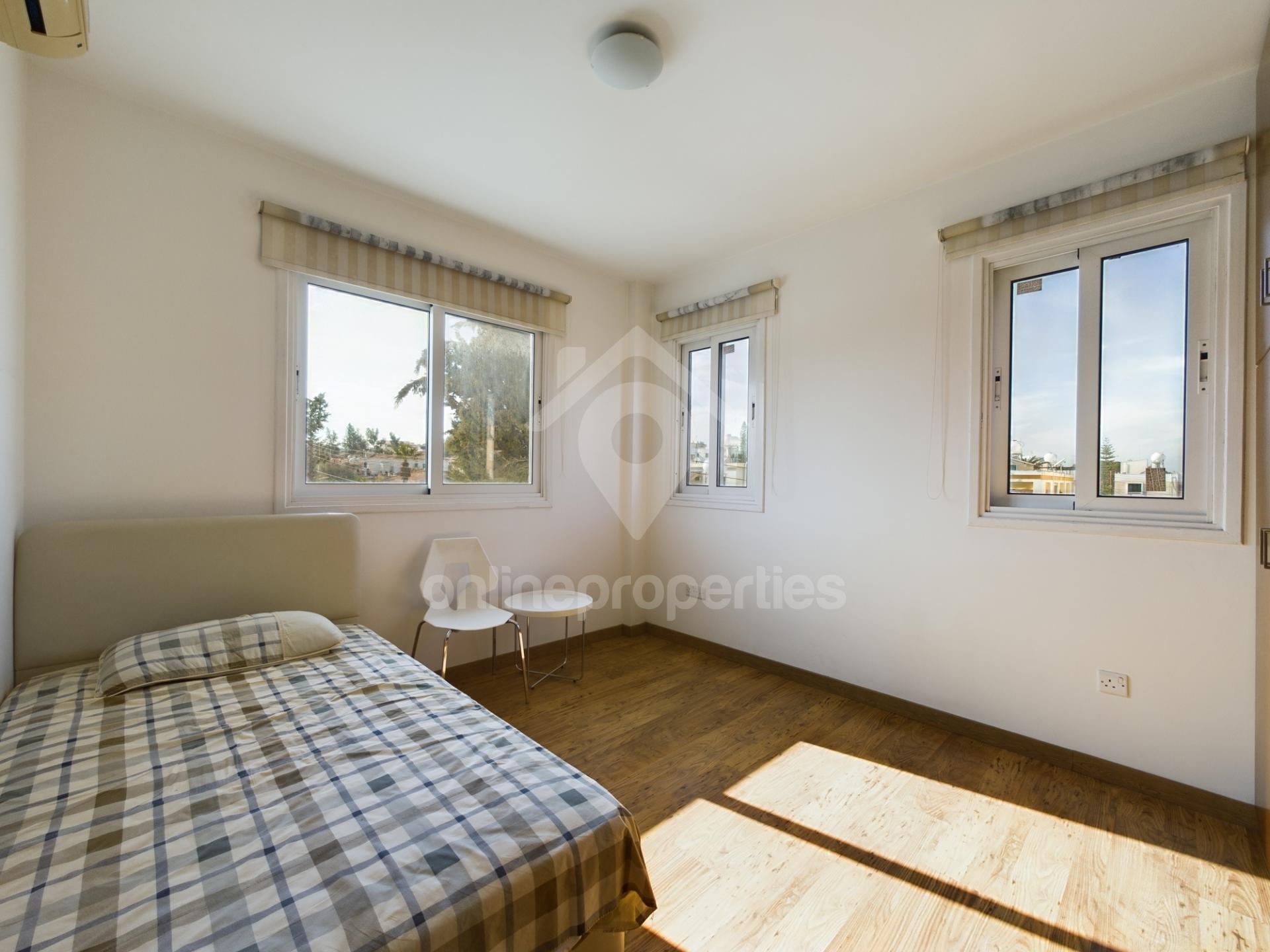 To change image, hover mouse over thumbnails below