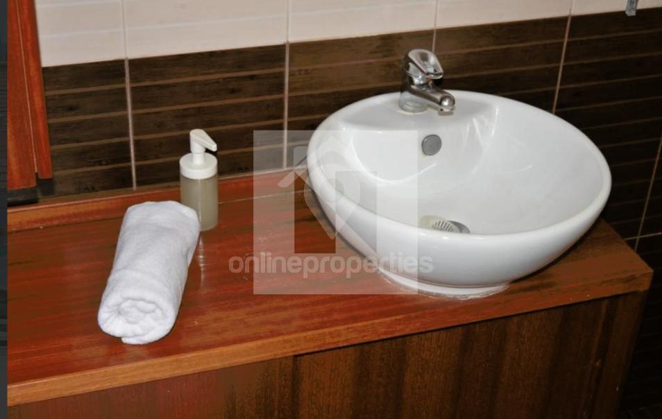 To change image, hover mouse over thumbnails below