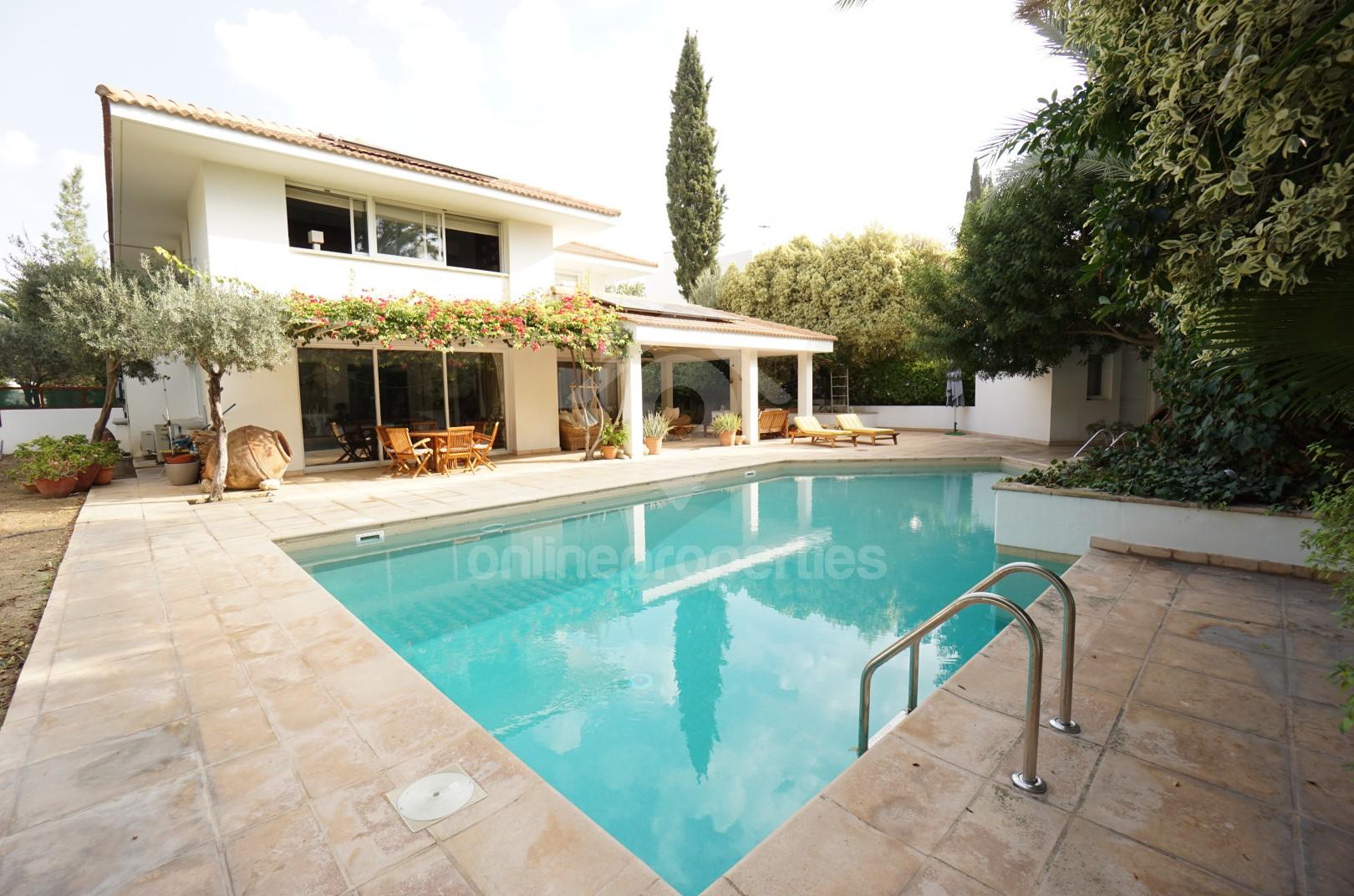Spacious and luxurious detached house