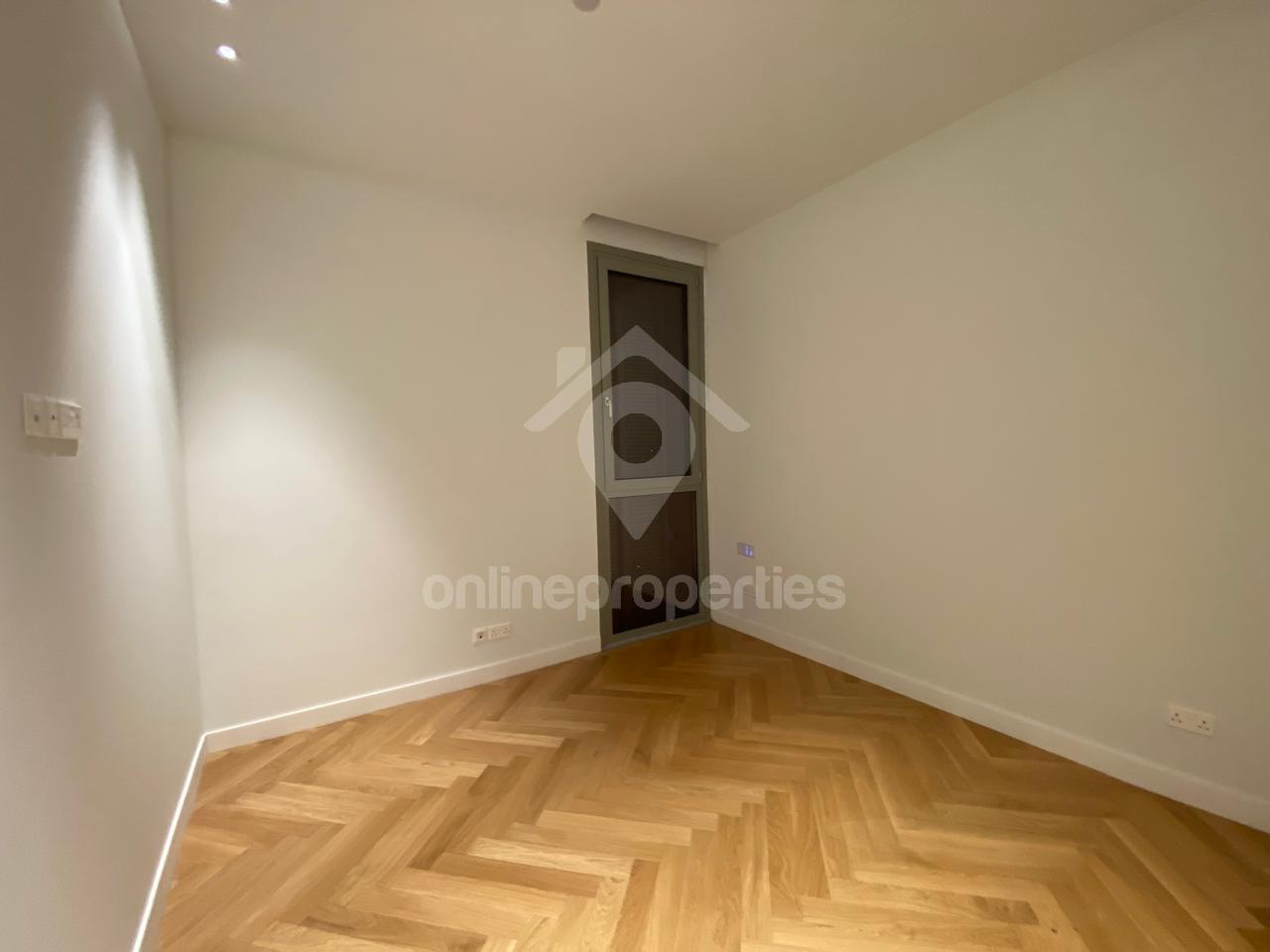 To change image, hover mouse over thumbnails below