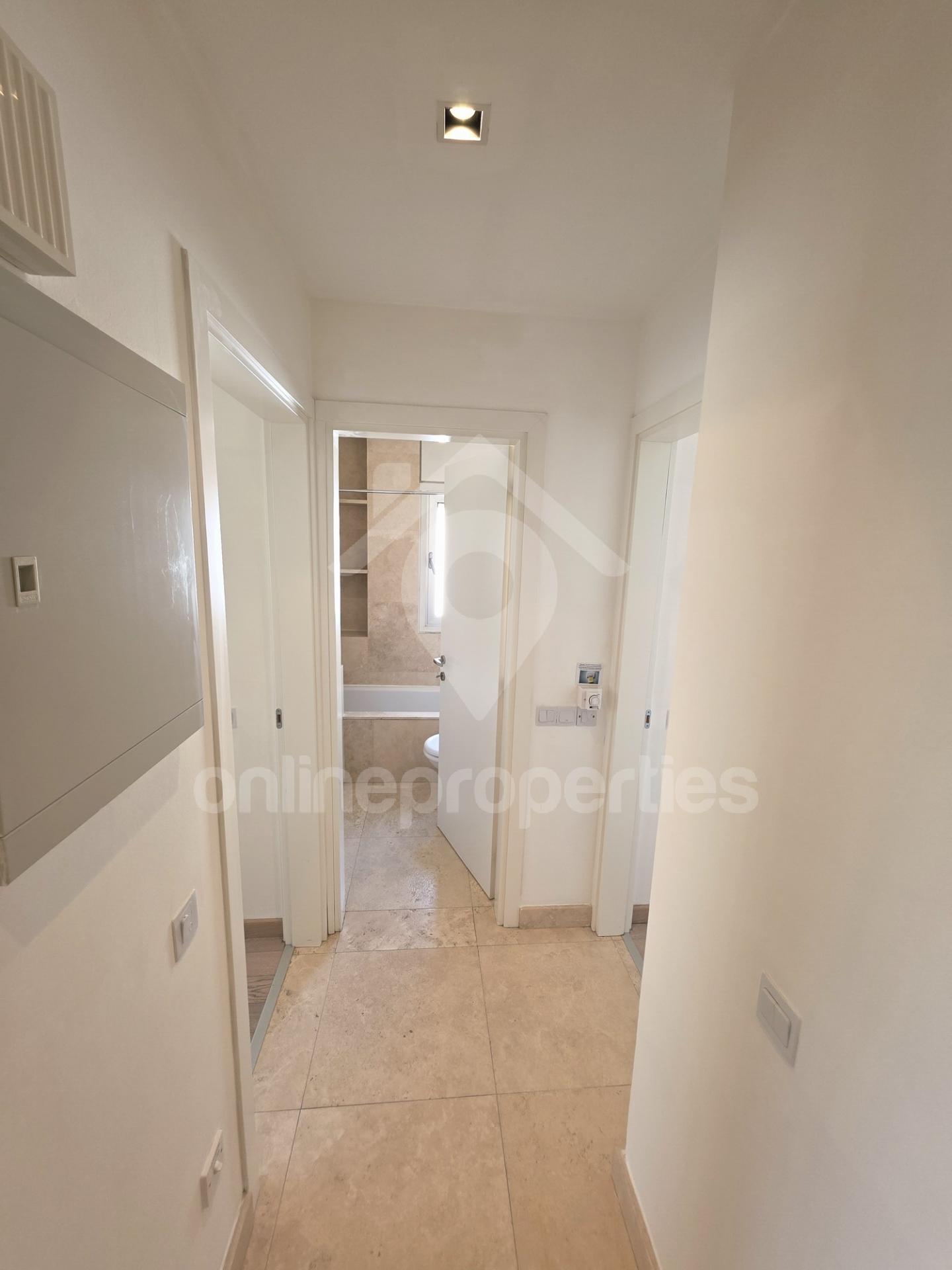 To change image, hover mouse over thumbnails below