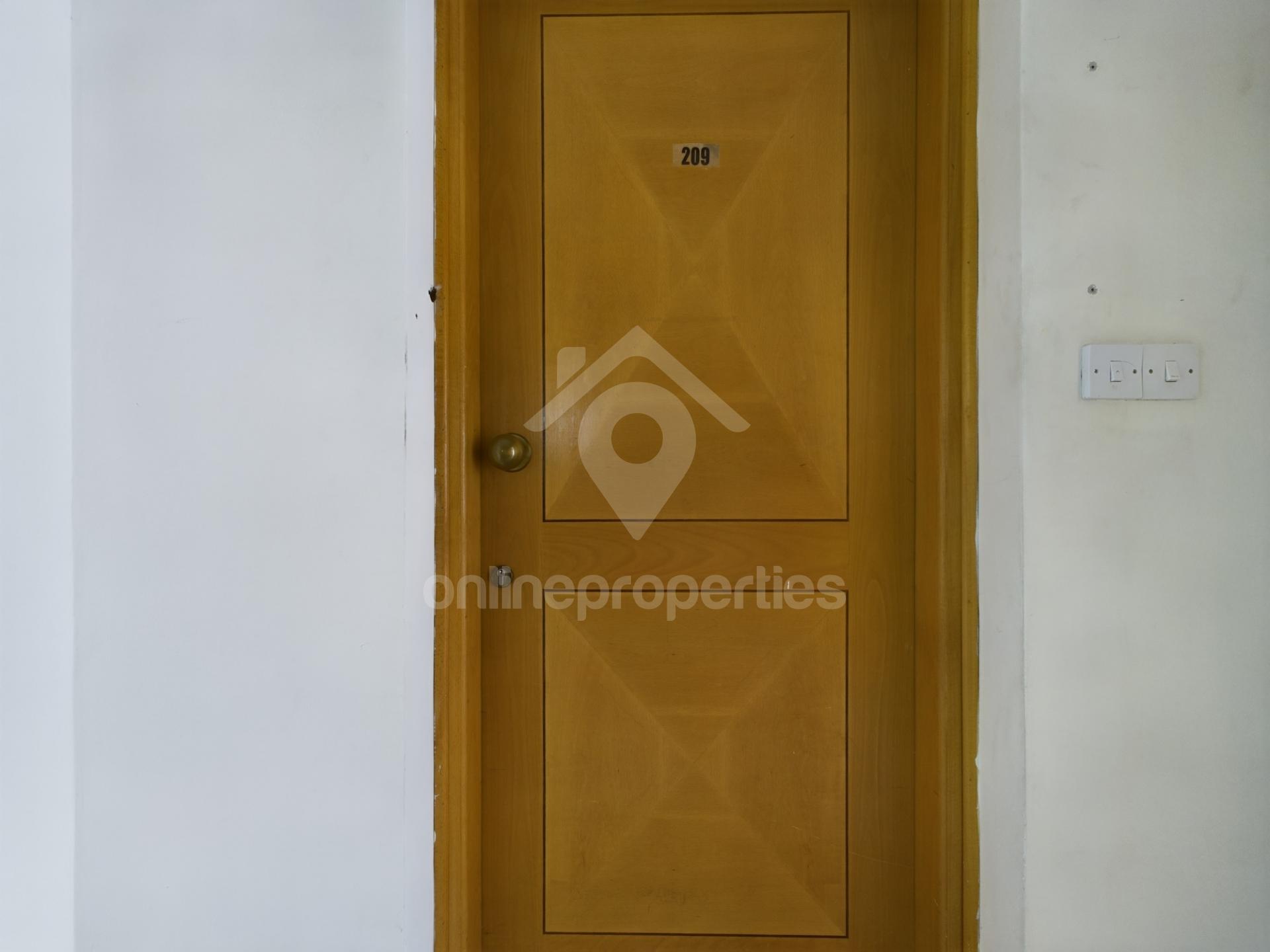 To change image, hover mouse over thumbnails below