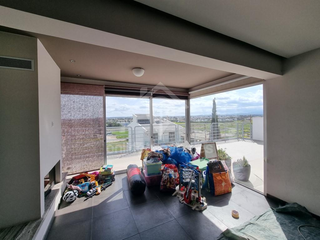 To change image, hover mouse over thumbnails below