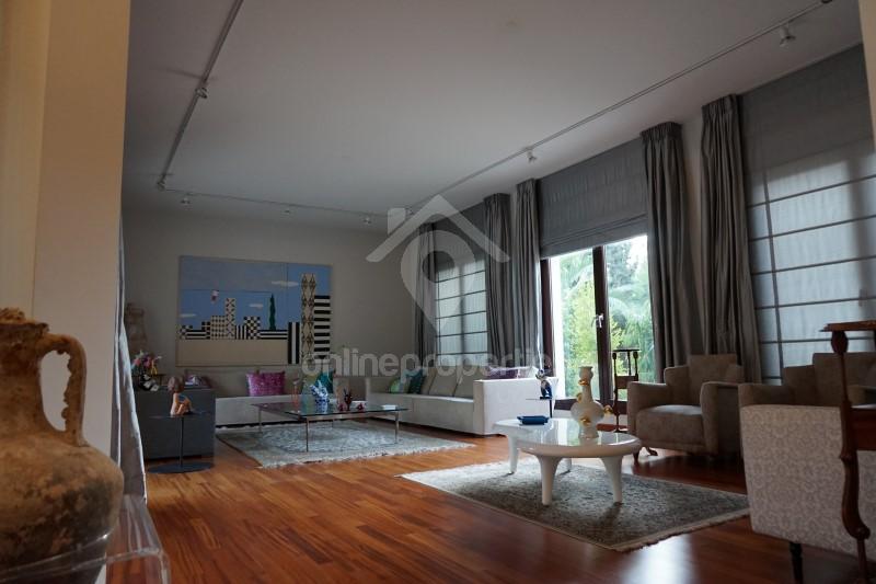 To change image, hover mouse over thumbnails below