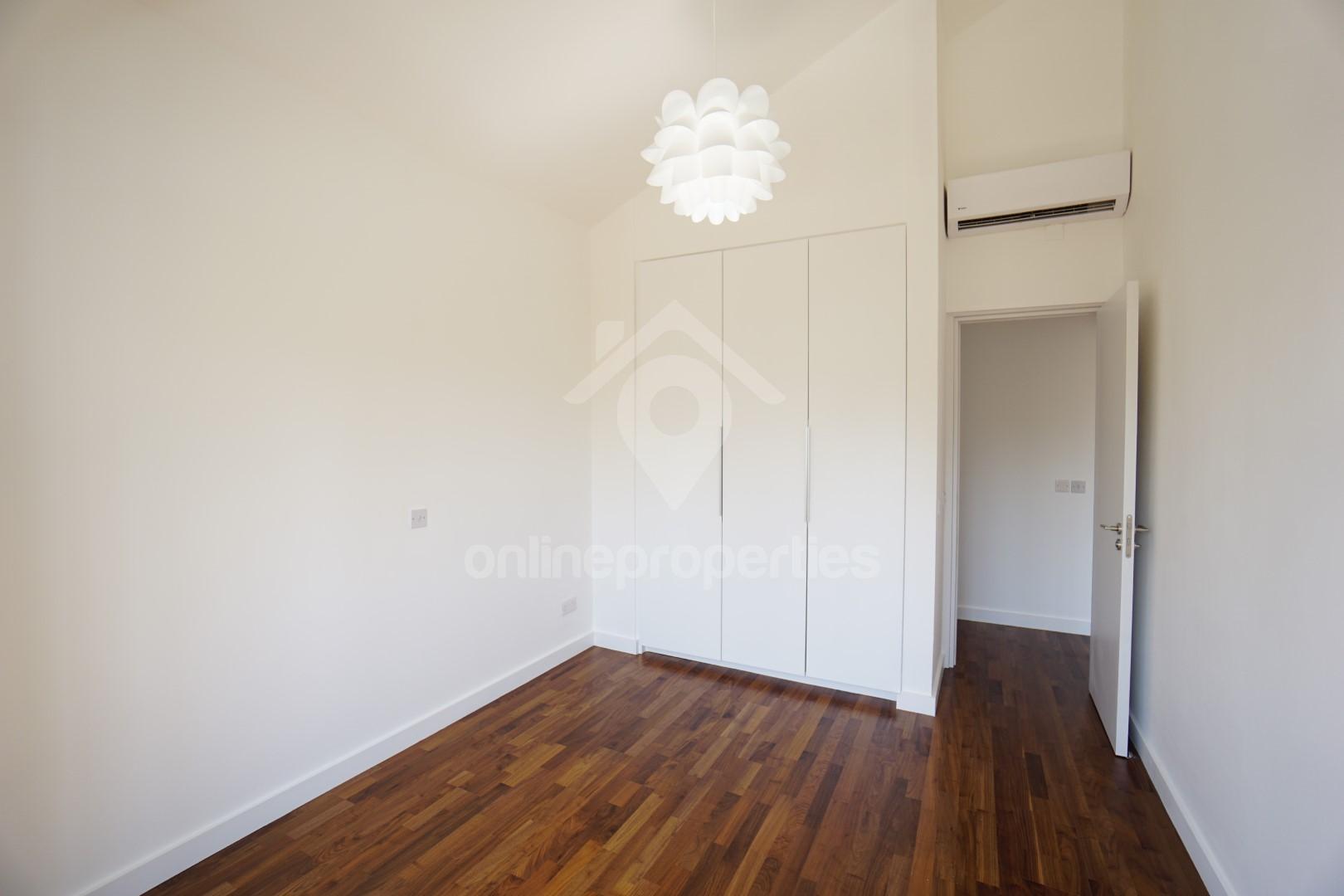 To change image, hover mouse over thumbnails below