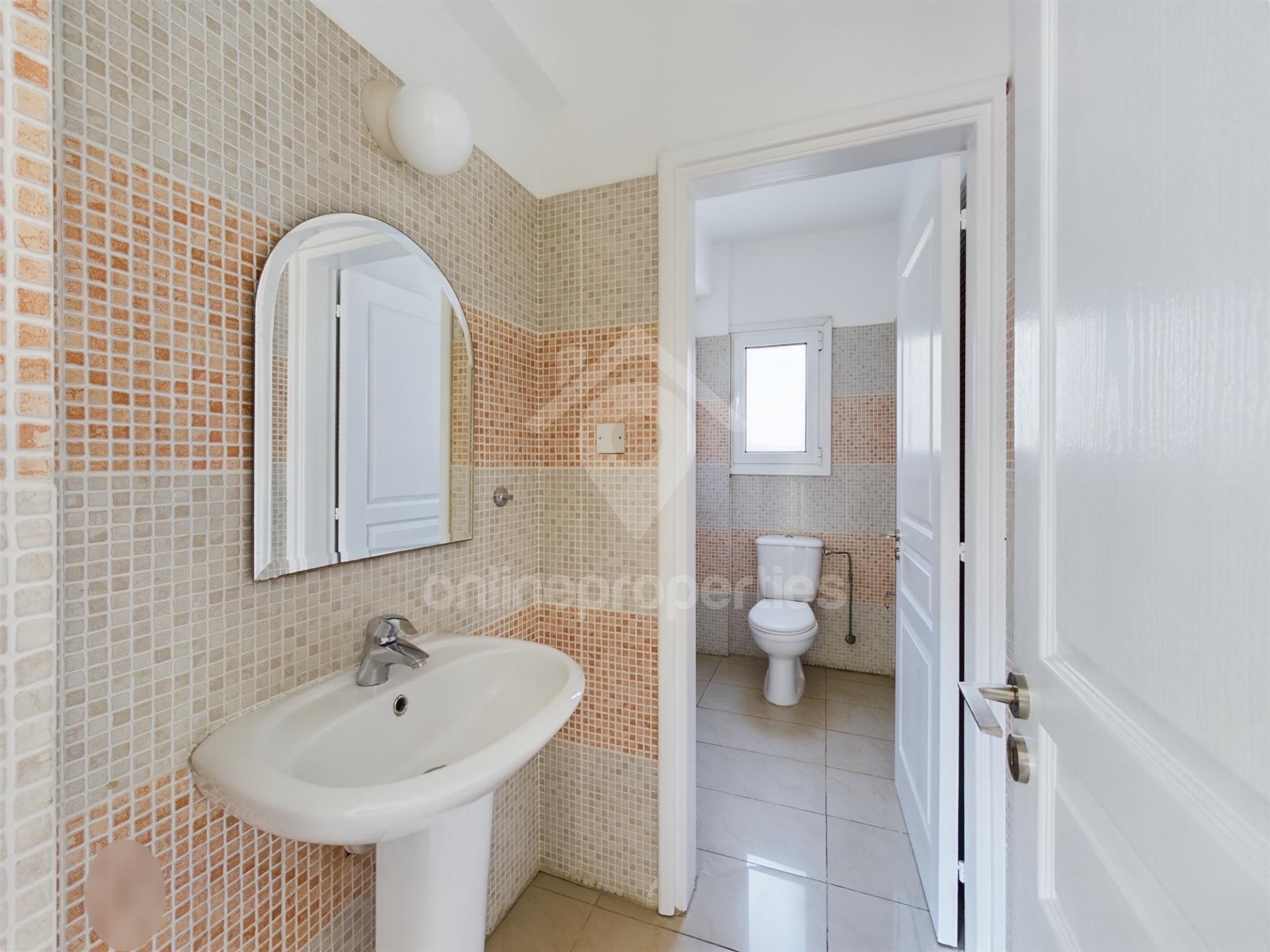 To change image, hover mouse over thumbnails below