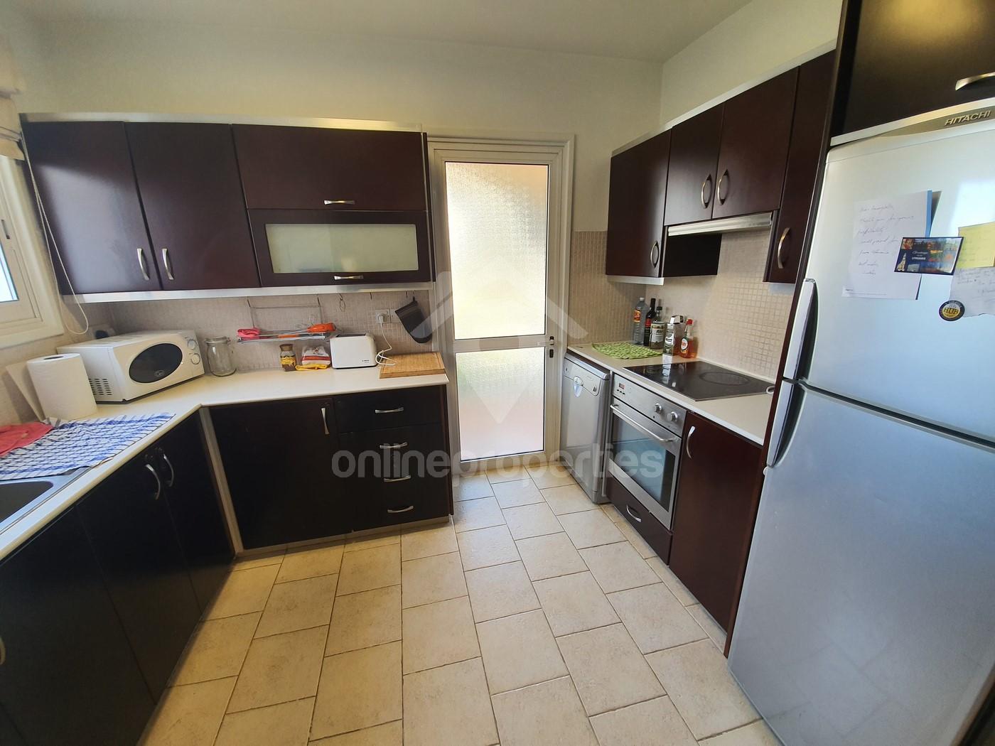 To change image, hover mouse over thumbnails below