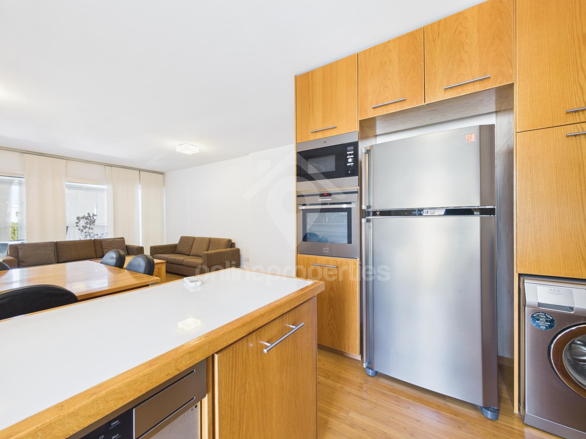 To change image, hover mouse over thumbnails below