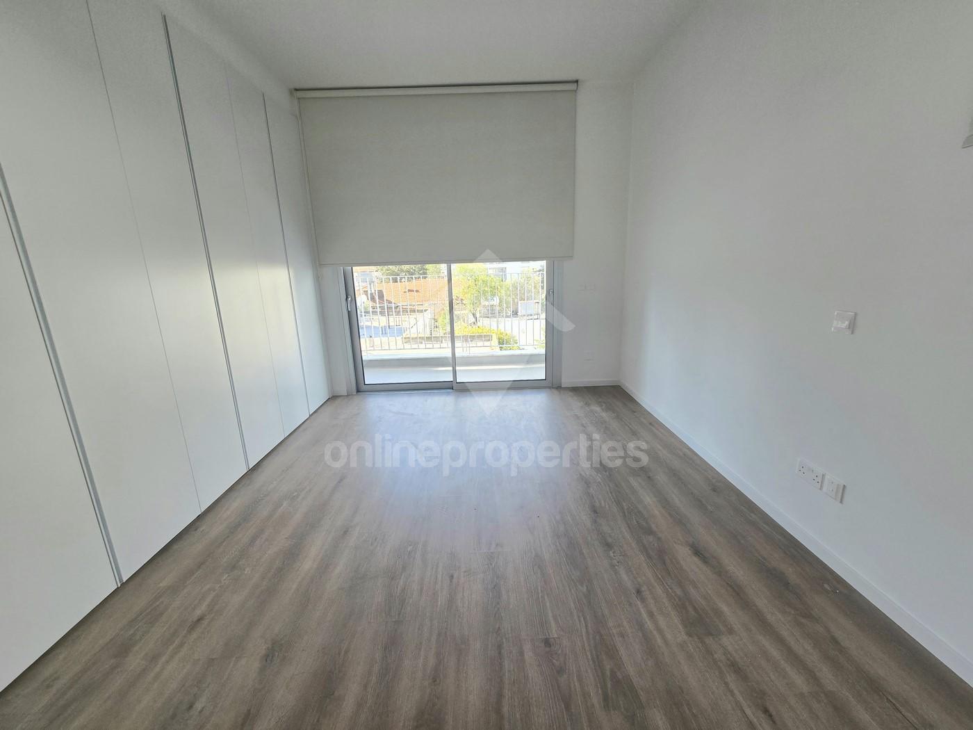 To change image, hover mouse over thumbnails below