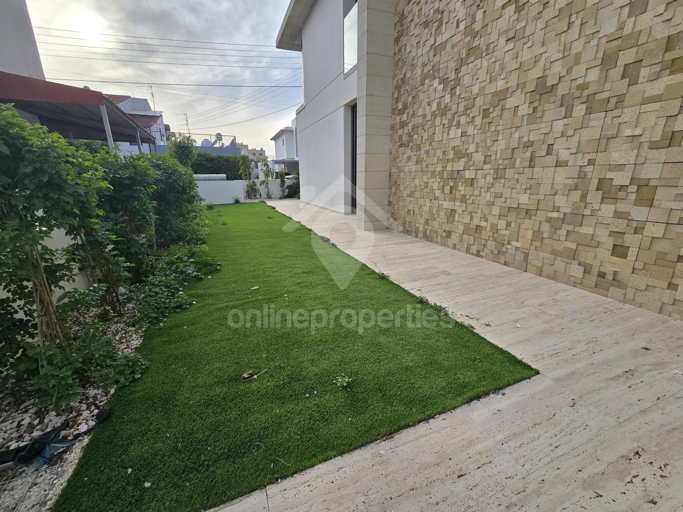 To change image, hover mouse over thumbnails below