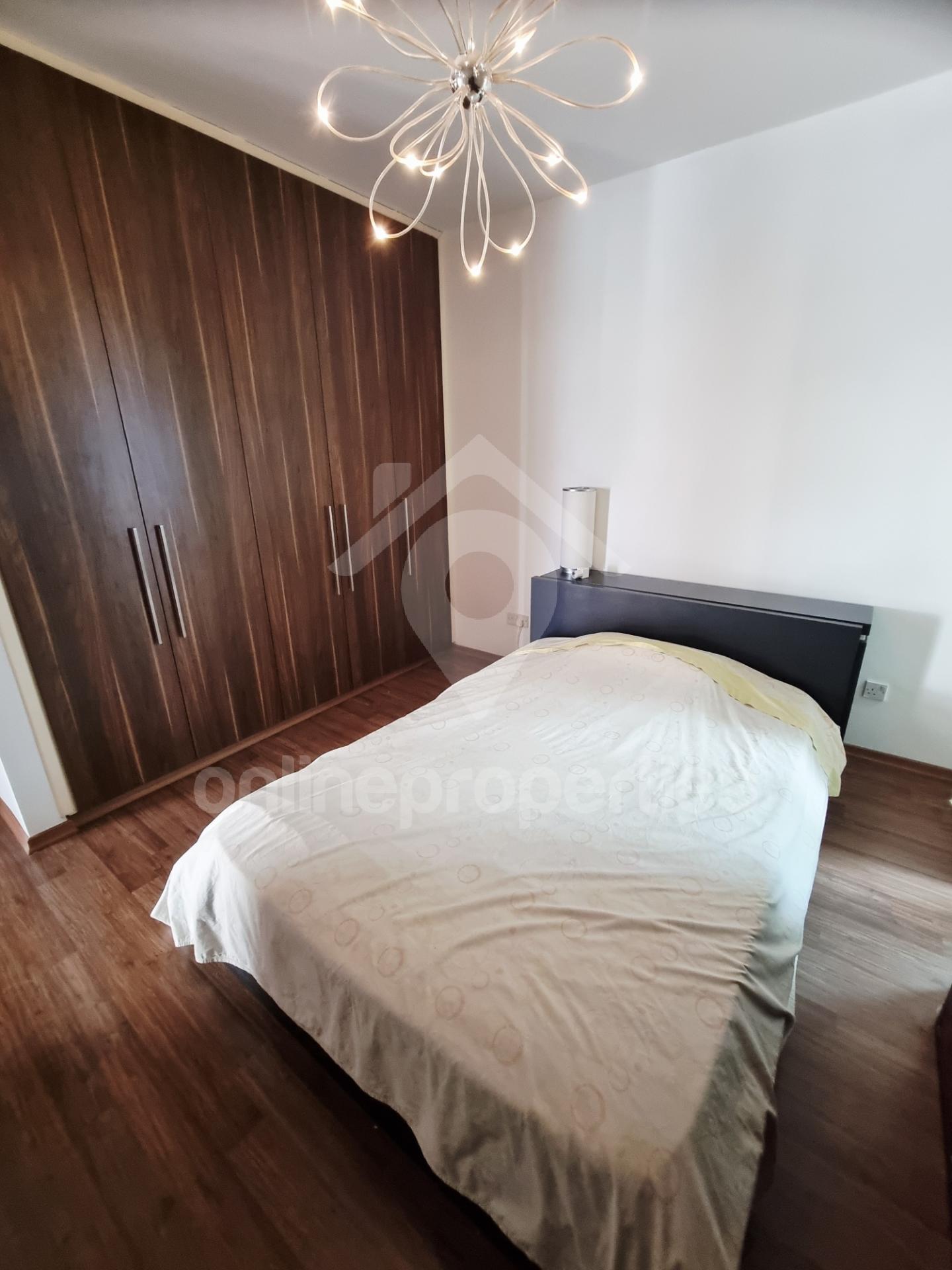 To change image, hover mouse over thumbnails below