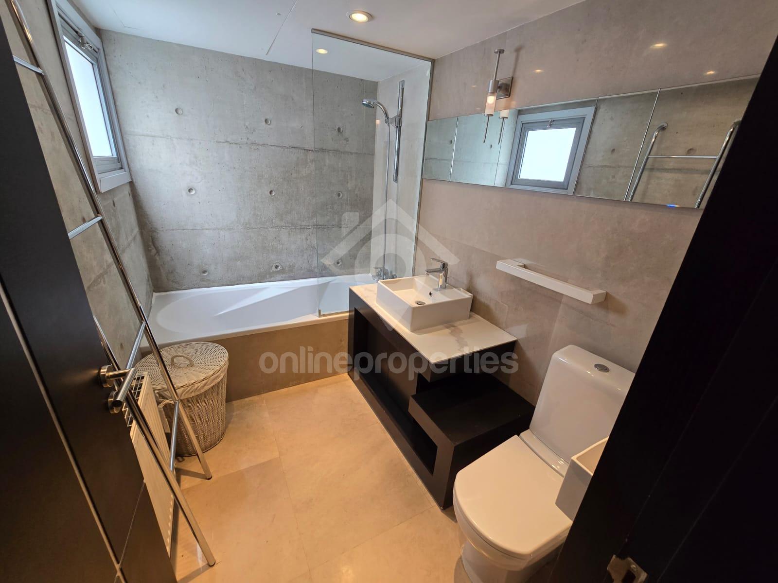 To change image, hover mouse over thumbnails below