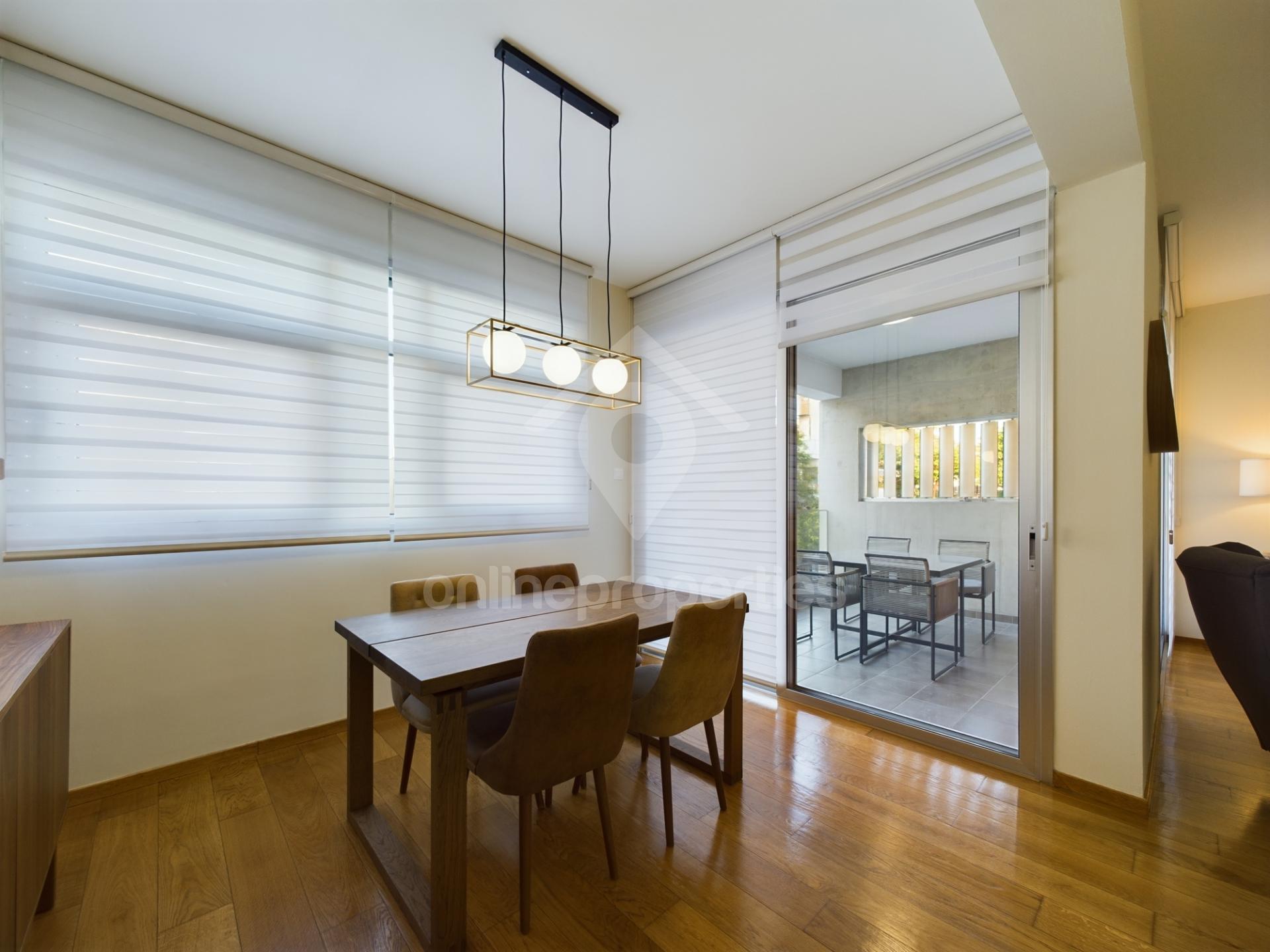 To change image, hover mouse over thumbnails below