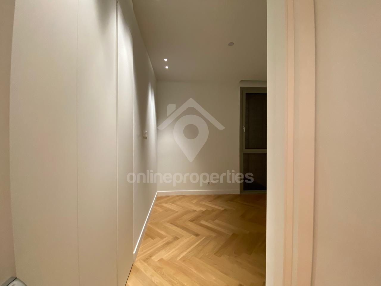 To change image, hover mouse over thumbnails below