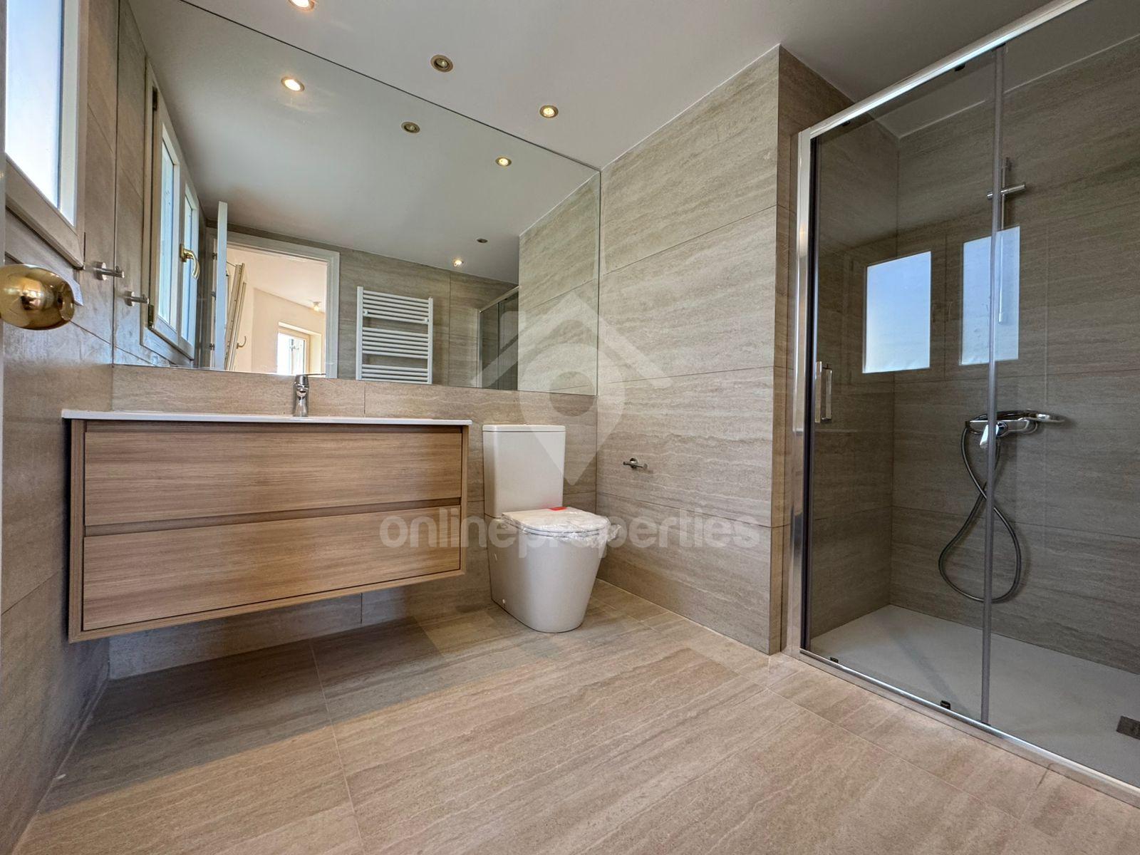 To change image, hover mouse over thumbnails below