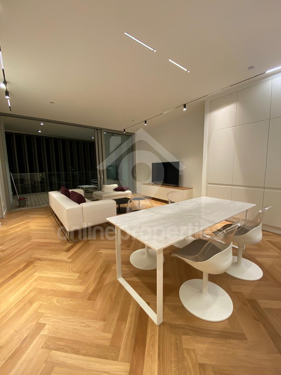 To change image, hover mouse over thumbnails below