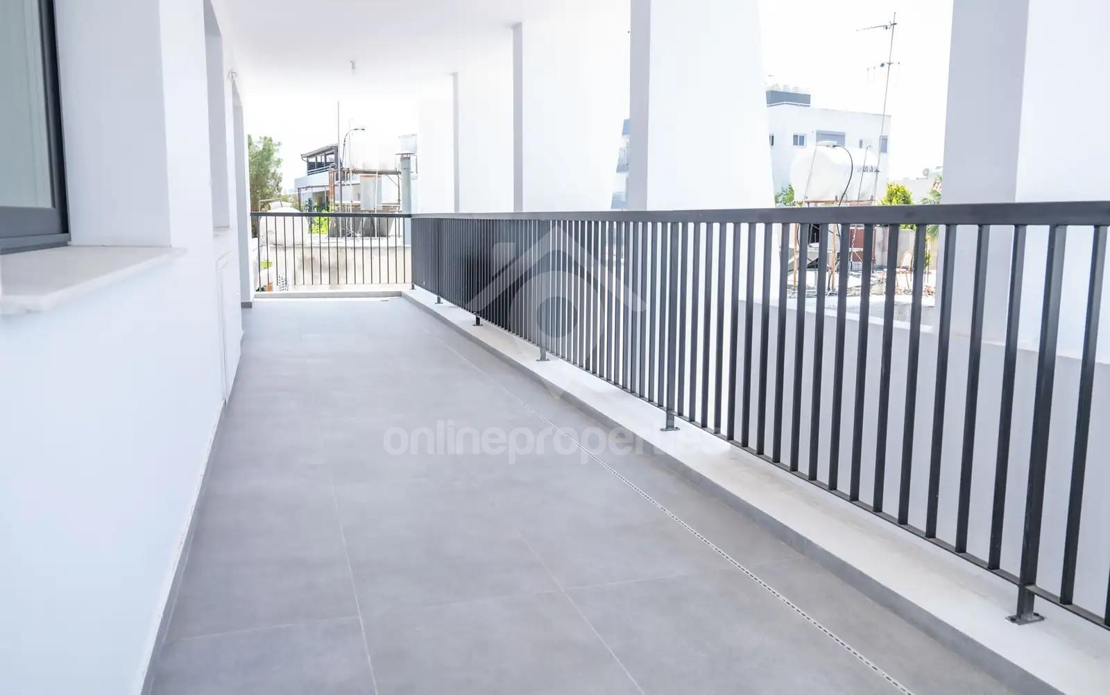 To change image, hover mouse over thumbnails below