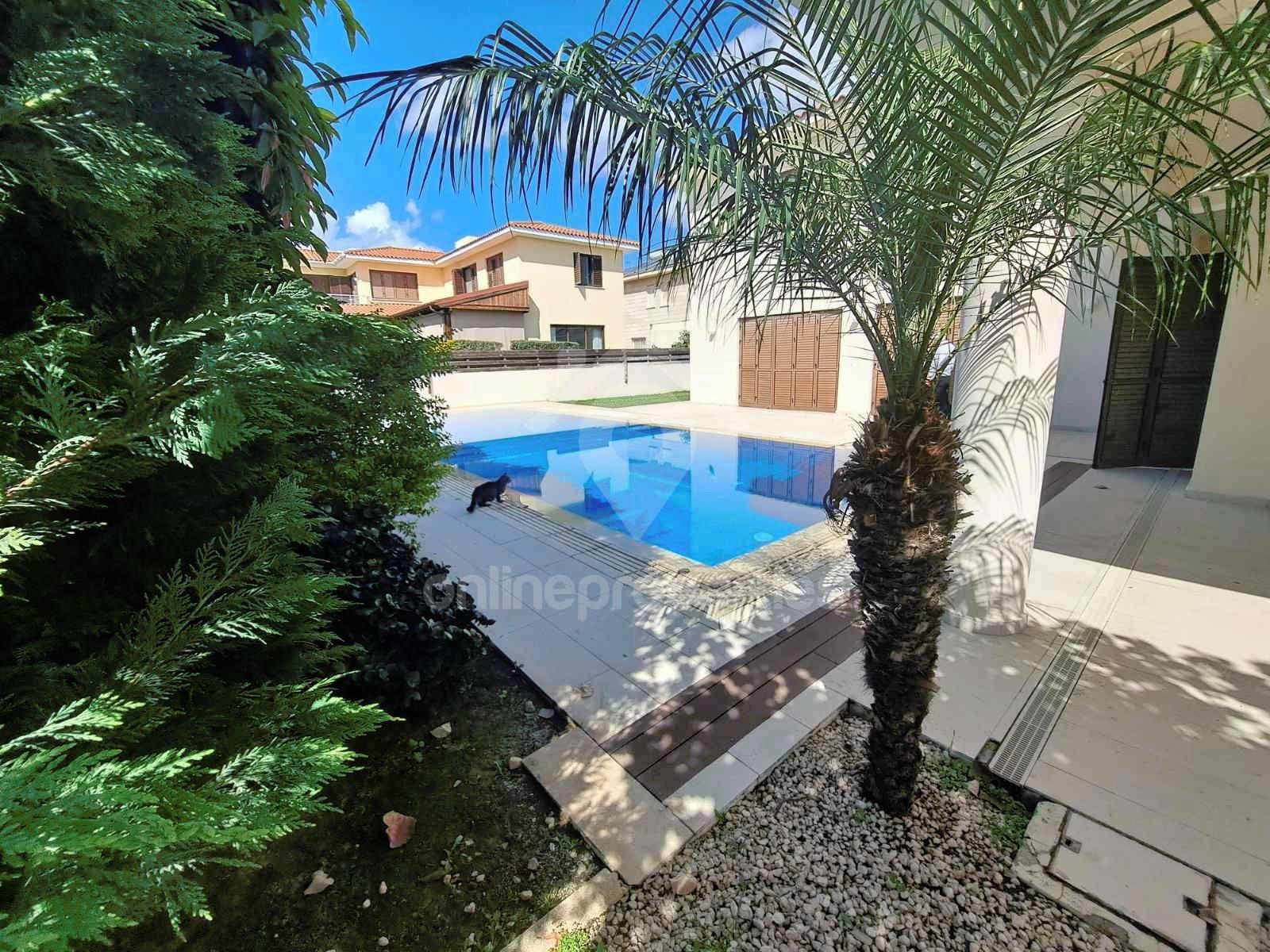 To change image, hover mouse over thumbnails below