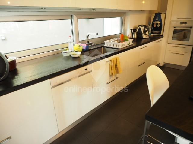 To change image, hover mouse over thumbnails below