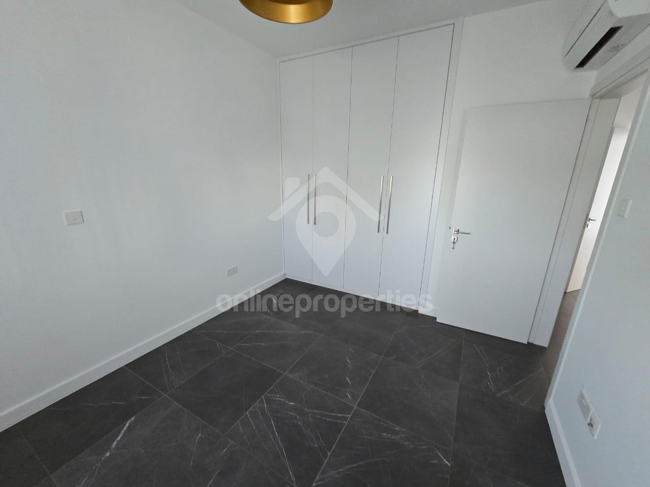 To change image, hover mouse over thumbnails below