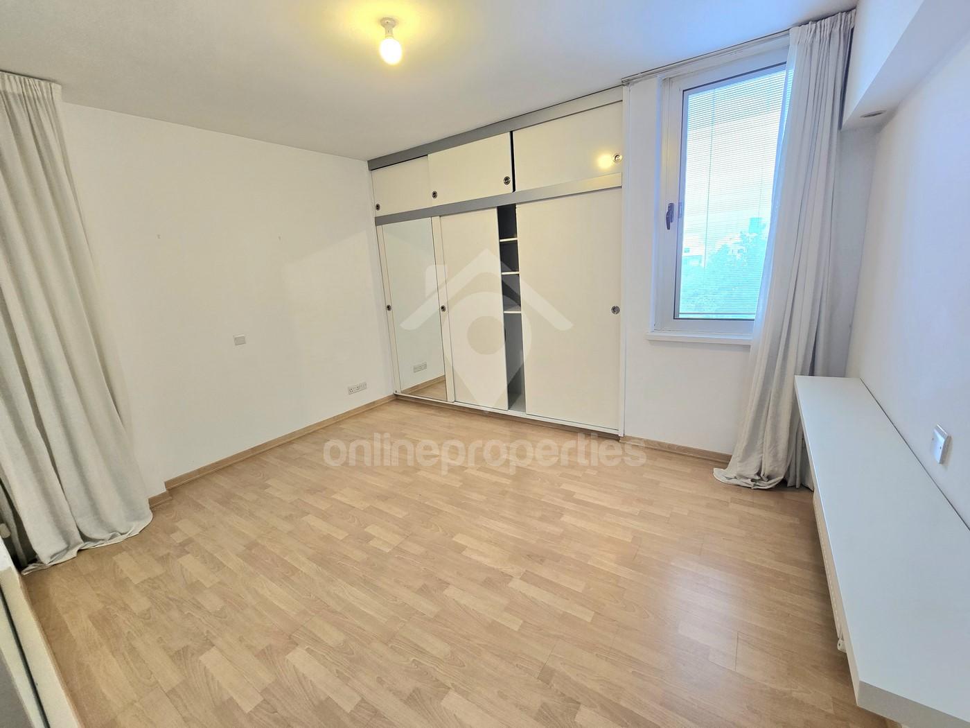 To change image, hover mouse over thumbnails below