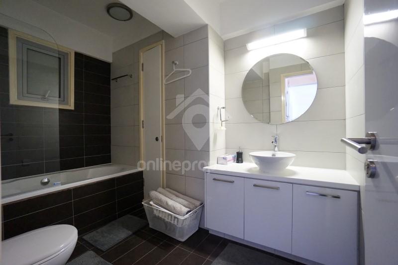 To change image, hover mouse over thumbnails below