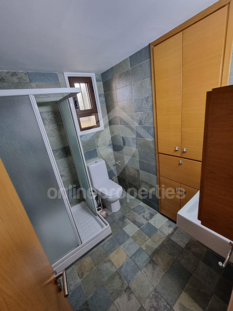 To change image, hover mouse over thumbnails below