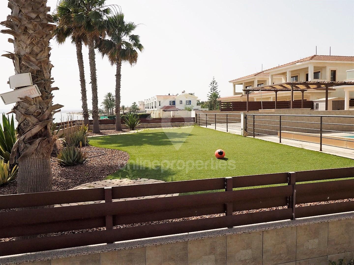 To change image, hover mouse over thumbnails below