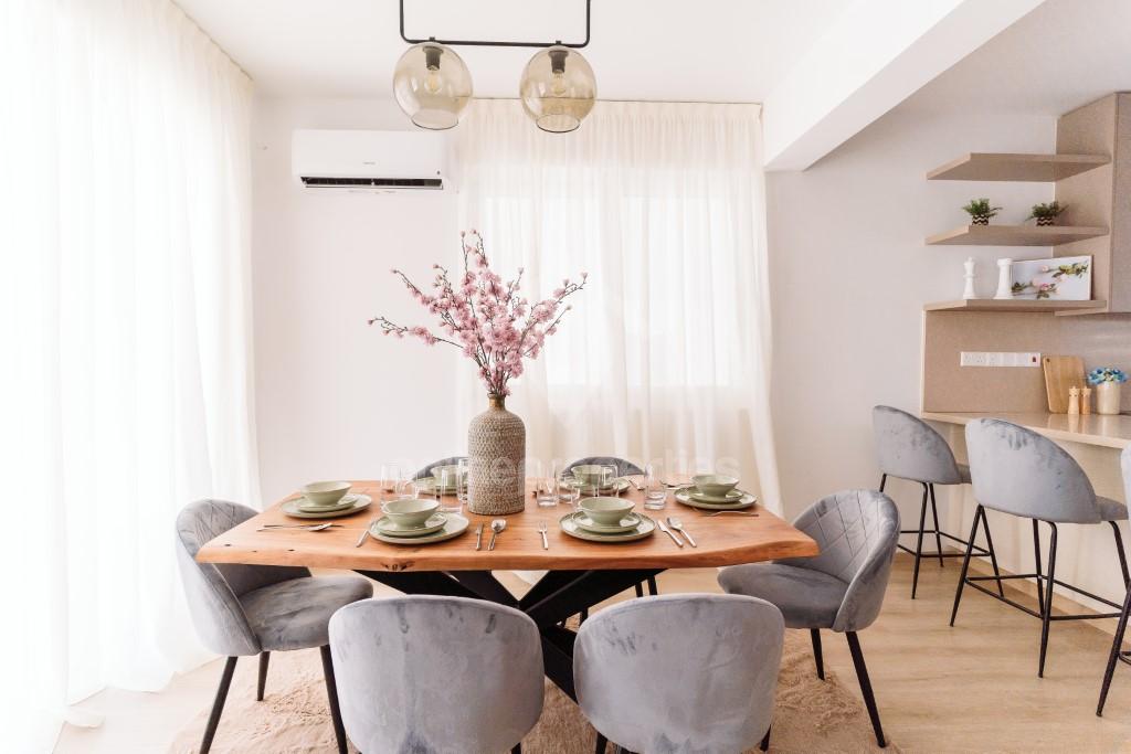 To change image, hover mouse over thumbnails below