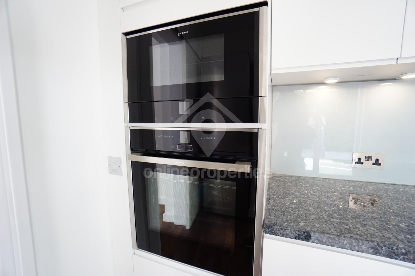 To change image, hover mouse over thumbnails below