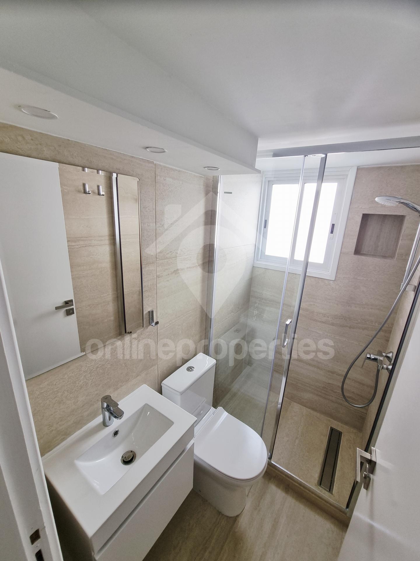 To change image, hover mouse over thumbnails below