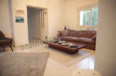 To change image, hover mouse over thumbnails below